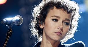 Moniki chyba nie trzeba przedstawiać, ale. Monika Brodka Zagra Koncert Ze Swojego Domu By Wspomoc Osamotnionych Seniorow Rmf Classic