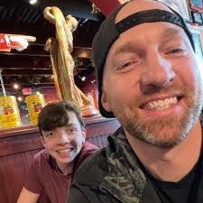 Lester Walls's Instagram, Twitter & Facebook