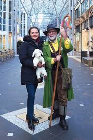 In der innenstadt, den stadtteilen und dem ein oder anderen einkaufszentrum finden regelmäßig verkaufsoffene sonntage. Reisemeile Verkaufsoffener Sonntag Und Street Food Markt Stadtmagazin Bremen