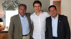 Minha eterna gratidão por estar comigo todos os dias com a sua sabedoria singular, inteligência ímpar e o seu amor incondicional, me fazendo ser o homem que sou hoje. Andre Marinho Eduardo Bolsonaro