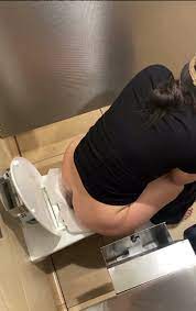 Overstall Toilet 3 - ThisVid.com