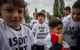 Dutch immigrant kids take to street demanding 'white' classmates : r/europe