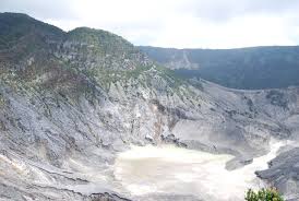 In the night sangkuriang called his friends, ghosts, and forest fairies, to help him. Dhy1zm62xanwbm