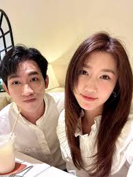 Cặp đôi Thúy Ngân