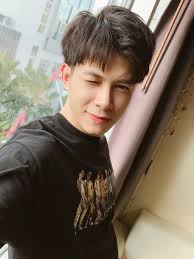 He was born in hanoi, vietnam, on october 3, 1993, and made his acting debut in 2016. 150 Anh Tu Y TÆ°á»Ÿng Diá»…n Vien Trai Ä'áº¹p Viá»‡t Nam