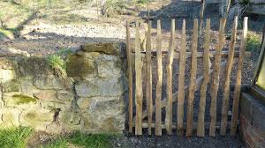 Gartengestaltung Gartentor Naturzaun Holzzaun Selber Bauen Youtube Naturzaun Gartentore Holz Gartentor