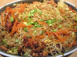 Chinesisch Gebratene Nudeln Mit Huhnchenfleisch Ei Und Gemuse Ein Raffiniertes Rezept Aus Der Kategorie Gebratene Nudeln Gebratene Nudeln Mit Gemuse Rezepte