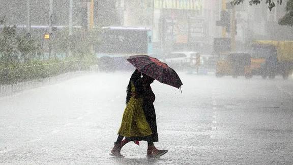 तमिलनाडु में कई जिलों में भारी बारिश का अलर्ट, केरल में मॉनसून के दस्तक  देने की संभावना