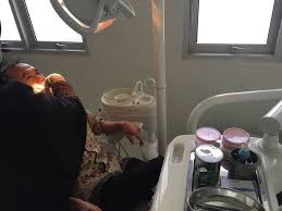 Penyebab utama dari terjadinya bengkak ini adalah karena seluruh bagian rahang serta saraf terjadi trauma. Cabut Gigi Bisa Membuat Batal Puasa Fakta Atau Mitos Halaman All Kompasiana Com