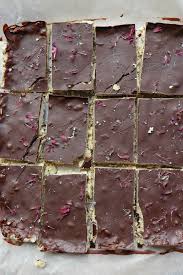 So einfach bereitest du gesunde fitnessriegel zu. Protein Riegel Selber Machen Gesunder Snack Mrs Flury