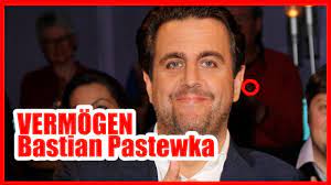 Staffel der erfolgsshow wer stiehlt mir die show? sucht entertainer neue herausforderer die antreten, um ihm seinen job als. So Reich Ist Bastian Pastewka Wirklich Vermogen Youtube