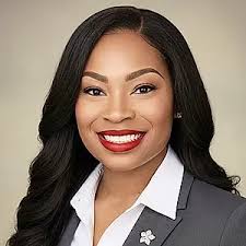 Tia Saunders's Instagram, Twitter & Facebook