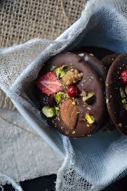 Mendiants Gourmands Aux Fruits Seches Fruits Rouges Noisettes Noix Pistaches Amandes Les Recettes De Juliette Fruit Seche Gourmands Idee Recette Dessert