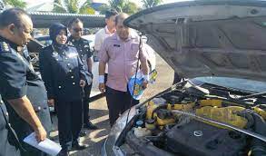 Cermin depan hendaklah telus cahaya tidak kurang 70% manakala cermin tepi dan belakang hendaklah telus cahaya tidak kurang 50%. Kereta Scrap Untuk Pembelajaran