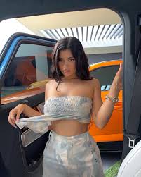 Keeping up with the kardashians star kylie jenner drips liquid gold to ring in leo season in a steamy new swimsuit selfies. Makeup And Skincare Mogul Kylie Jenner Shakes Up The Internet With Her Glamorous Photos Photogallery Etimes