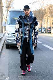Shionable men's jackets 2017 are aimed at sporty style and have cuffs and bottom with an elastic band or tighter knit. Paris Men S Fashion Week Street Style Fall 2017 Showbit