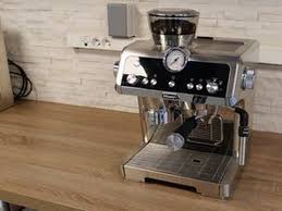 Avec La Machine A Cafe Specialista Delonghi Vise Les Baristas En Devenir Machine A Cafe Cafe Machine Expresso