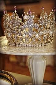 An Elegant Crown Tiara Tiaras And Crowns Royal Tiaras