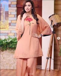 News of the couple tying the knot has been officially revealed now. Tv Anchor Madiha Naqvi Gets Married To Faisal Sabzwari