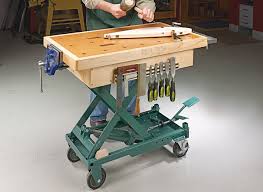 Use it for tools or as a computer desk for your. Scissor Lift Workbench Woodworking Project Woodsmith Plans