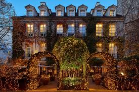 Un Diner De Saint Valentin Au Pavillon De La Reine Pavillon De La Reine Pavillon Hotel Particulier Montmartre