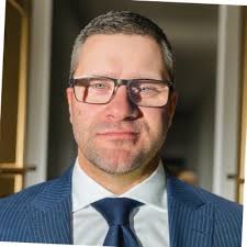 Looking to grow your career? Angie Mutz, one of our Field Recruiting  Managers, shares how EquipmentShare is opening doors for team members ready  to take the next step. Whether you're mechanically… |