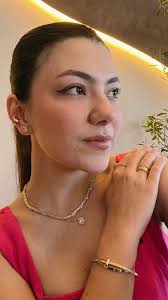 O seu look merece o brilho da composição perfeita! ✨ Mix exclusivos  disponíveis na Nina Muniz. Qual momento da sua semana merece esse toque de  sofisticação? #MixPerfeito #FinalDeSemanaComEstilo #NinaMunizAcessórios