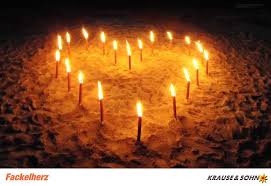 Ein Herz Aus Fackeln Am Strand Der Bausatz Ist Bestellbar Unter Https Www Karneval Feuerwerk De Hochzeit Feuerwerk Herz Hochzeit Hochzeit Am Strand