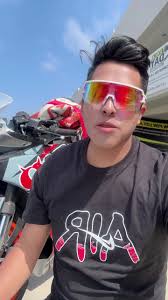 Piloto de Motos: Cambios y Aventuras en Carreras