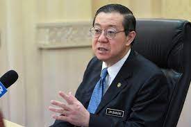 Hainanese chicken rice is a southeast asian dish of poached chicken and seasoned rice, served with chilli sauce and usually with cucumber garnishes. News Kepala Otak Dia Lim Guan Eng Slams Pn Over 2 Million Vaccine Rejection