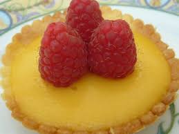 Tartelettes Aux Fruits De La Passion Pour Faire Venir Le Soleil Recette Ptitchef Recette Tartelettes Aux Fruits Mini Tarte Recette Dessert