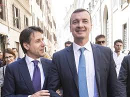 Verissimo, rocco casalino massacra nel libro il fidanzato cubano? Rocco Casalino Stipendio Da 6 Mila Euro Al Mese Questione Di Merito Corriere It