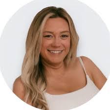 Mackenzie Ewing's Instagram, Twitter & Facebook