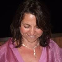 Angela Saponara's Instagram, Twitter & Facebook