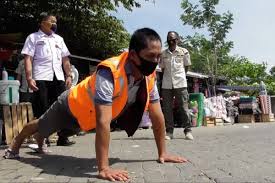 Cara melamar di sapu jalanan cara melamar pekerjaan di indomaret karir secara online adalah sebagai berikut: Cara Melamar Di Sapu Jalanan Semarang Walk In Interview Alfamart Semarang Bawen Crew Store 9 14 16 21 23 28 30 Januari 2020 Bisa Juga Dilakukan Dengan Cara Berikut Pertama Menawarkan Diri Langsung Ke Yang Bersangkutan