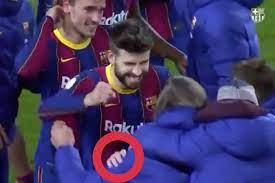 Messi llegó a barcelona hace 21 años tras su paso por las divisiones inferiores de la lepra y el rosarino más de una vez expresó su deseo de retirarse en 20.32 horas: El Misterio De La Aparicion De Messi En Pleno Festejo De Barcelona La Nacion