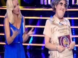 Ο γρηγόρης αρναούτογλου υποδέχεται στο «the 2night show» την ελένη καρακάση. Sygkinhse To Koino H Ermhneia Ths Elenhs Karakash Ws Soyzan Mpoil