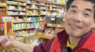 San Francisco's Chinatown shops are struggling as trade war drives up  costs, leading to tough choices for business owners — raise prices or risk  losing customers