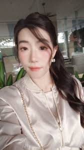 幸福咯妳昨晚早睡準備今天的比賽，妳就昨晚去看了倫哥演唱會，有沒有拍很多美照嗎？