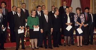 Éduqué par des jésuites, il suit une scolarité très satisfaisante durant laquelle il saute deux classes du fait de ses très bonnes. Governo Draghi Premier Non Parlamentare E Di Fama Internazionale La Formula Dei Ministri Tecnico Politici Il Precedente Di Ciampi Il Fatto Quotidiano