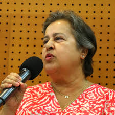 Aquesta trobada [diu Ana Quesada, moderadora] neix amb l'objectiu que el  que passa durant el dia, com a dona i mare, no es perdi, que tot tingui un  significat i una resposta».