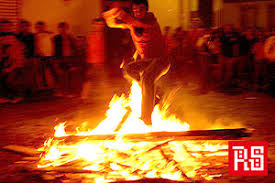 La fecha de esta celebración surge con la celebración de la festividad del nacimiento de san juan bautista. La Vida En La Noche De San Juan Revista Sur