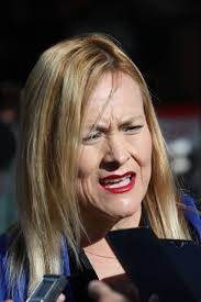 IMPLEMENTARÁN PLÁTICAS EN LAS ESCUELAS PARA PROMOVER EL RESPETO HACIA LA  MUJER: BLANCA ESTELA LÓPEZ