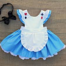 Ese hombre era a quien se conocería en la historia como lewis carroll, seudónimo que usó para sus obras. Lovely Disfraz Alicia En El Pais De Las Maravillas Casero Vestido Alice No Pais Das Maravilhas Fantasias Infantis Vestidos Infantis