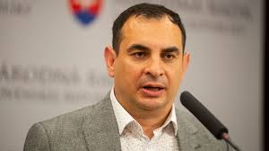 Rozhodnutie európskych socialistov pozastaviť členstvo Smeru a Hlasu je  odkazom o izolácii vlády Roberta Fica v EÚ