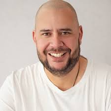 Our MC for the night is the one & only, quick-witted #stephentamarapa  (#toocoolforsocials)!!! You'll know Steve as Barry, the bumbling Island  caretaker from @weweredangerous. Or as Clem, the quietly competent and  humorous