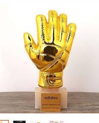 Os troféus de campeão e melhor jogador do campeonato copa verde de futebol 2018 foram produzidos pela coomflona com desenhos de designers do projeto design. Copa Do Mundo Europeu Futebol Goleiro Trofeu Luvas De Ouro Premio Bola Trofeu Bota De Ouro Trofeu Culpture Artesanato Estatua Estatuetas E Miniaturas Aliexpress