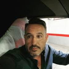 Escribir poesía debería estar más valorado por todo el mundo