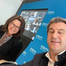 Ein starkes Team. Sehr gutes Gespräch im Bezirksvorstand Oberbayern. Ilse  Aigner und ich arbeiten eng zusammen