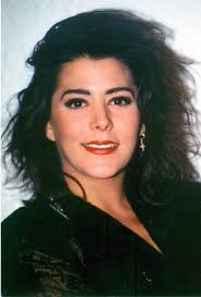 Alejandra Guzmán está cumpliendo 50 años! 🎉💄🎂 ¿Cuál es tu canción  favorita de La Reina de Corazones? 📸 Mezcalent